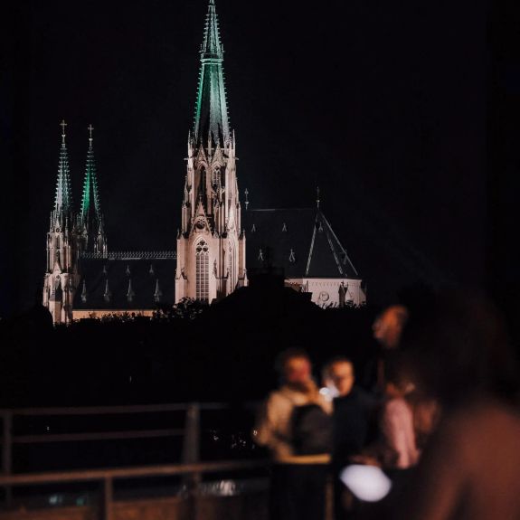 Ještě jedno ohlédnutí za letošní Nocí vědců, která na všechny naše fakulty v pátek večer přilákala tisíce návštěvníků. Děkujeme a budeme se těšit zase za rok.💙

Kompletní fotoreport z akce najdete v albu na facebookovém profilu naší univerzity. Odkaz v biu. 👆

#univerzitnimesto